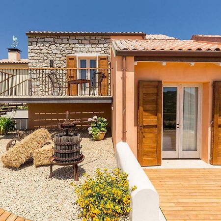 Tenuta Petra Bianca Palau Ngoại thất bức ảnh