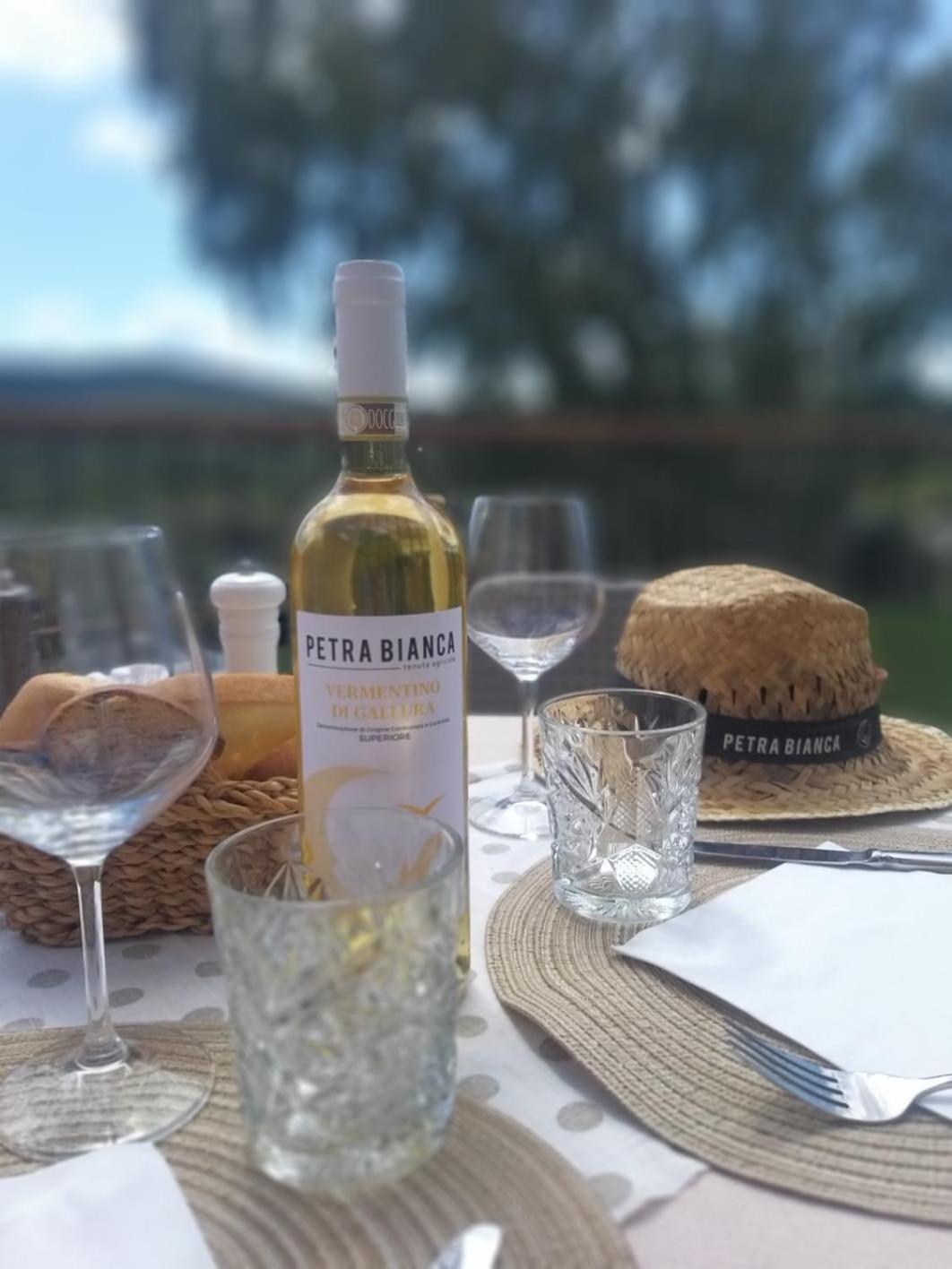 Tenuta Petra Bianca Palau Ngoại thất bức ảnh