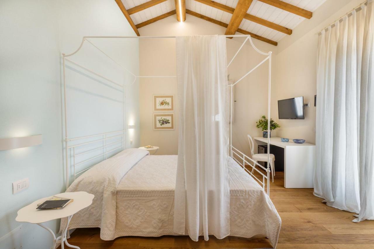 Tenuta Petra Bianca Palau Ngoại thất bức ảnh