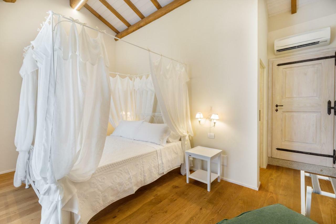 Tenuta Petra Bianca Palau Ngoại thất bức ảnh