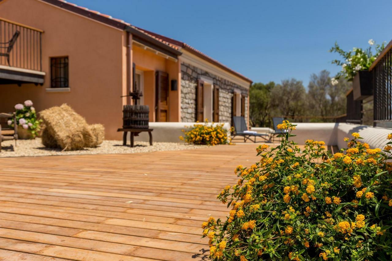 Tenuta Petra Bianca Palau Ngoại thất bức ảnh